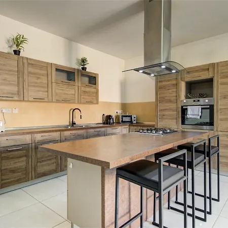 Spacious 3br With Private Terrace & Wifi By 360 Estates *