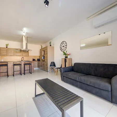 Spacious 3br With Private Terrace & Wifi By 360 Estates アパート Żabbar