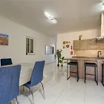 Apartamento Spacious 3br With Private Terrace & Wifi By 360 Estates *