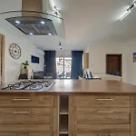 Spacious 3br With Private Terrace & Wifi By 360 Estates