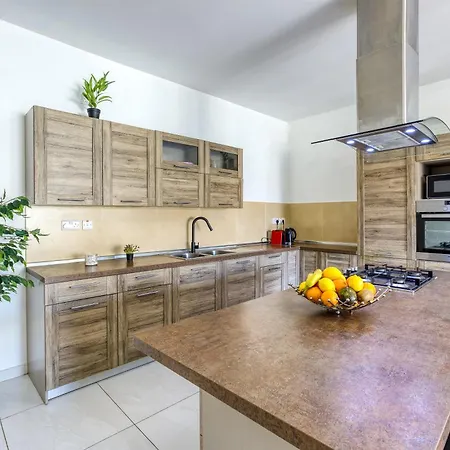 Spacious 3br With Private Terrace & Wifi By 360 Estates
