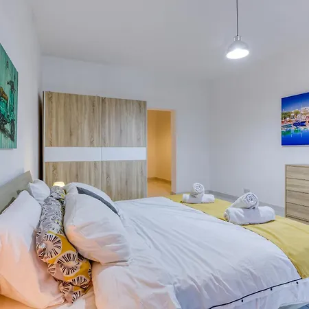 Spacious 3br With Private Terrace & Wifi By 360 Estates Zabbar