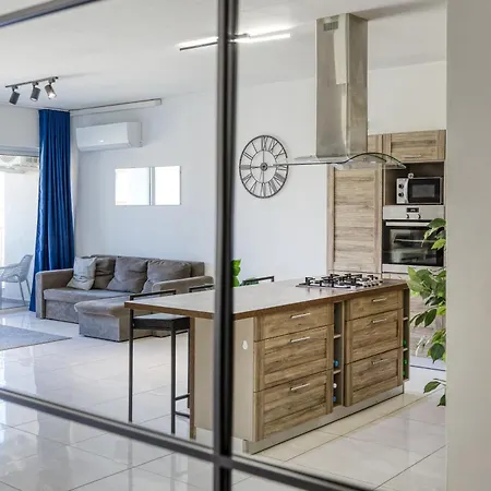 Apartment Spacious 3br With Private Terrace & Wifi By 360 Estates