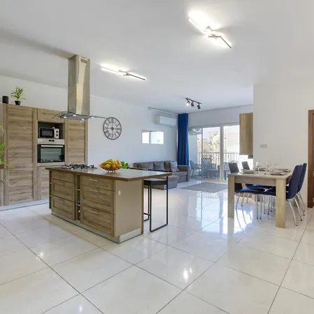 Apartment Spacious 3br With Private Terrace & Wifi By 360 Estates