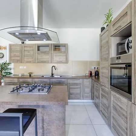 Spacious 3br With Private Terrace & Wifi By 360 Estates Apartment Zabbar