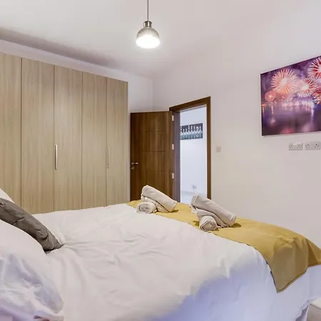 Spacious 3br With Private Terrace & Wifi By 360 Estates * Żabbar