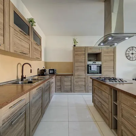 Spacious 3br With Private Terrace & Wifi By 360 Estates * Żabbar