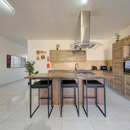 Appartamento Spacious 3br With Private Terrace & Wifi By 360 Estates Żabbar