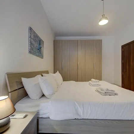 Spacious 3br With Private Terrace & Wifi By 360 Estates * Żabbar