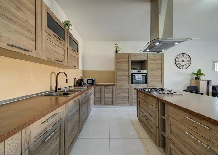 Spacious 3br With Private Terrace & Wifi By 360 Estates * Żabbar