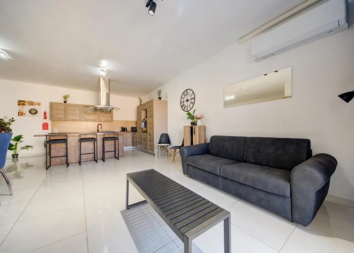 Spacious 3br With Private Terrace & Wifi By 360 Estates Lejlighed Żabbar