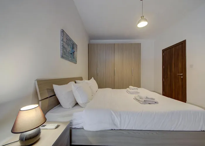 Spacious 3br With Private Terrace & Wifi By 360 Estates * Żabbar